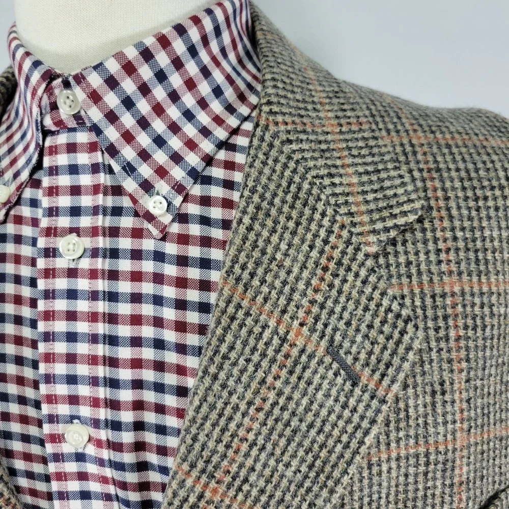 Hunt Club Men's Sport Coat Blazer Three Button Tweed Brown Plaid Wool Size 44L‎